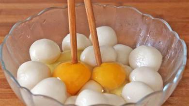 湯圓別直接吃，淋上雞蛋液，筷子拌一拌，一次吃10個都不膩