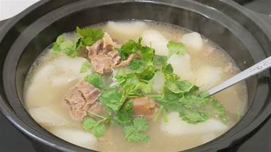 煲羊肉湯，配料簡單湯鮮營養，一次煲一大鍋不夠喝