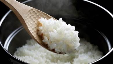 蒸米飯味道不香，我家保姆告訴你，多放兩樣，米飯香甜又鬆軟