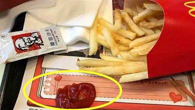 吃薯條，番茄醬擠餐紙上是錯的，服務員：一看就外行，擠這兒才對