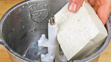 把豆腐放進絞肉機里，簡單一做，出鍋鮮嫩Q彈，吃撐都停不下來