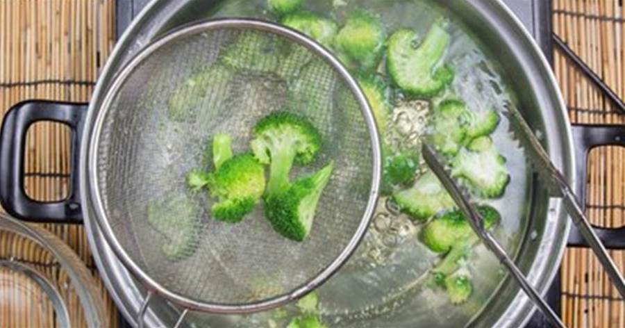 炒花椰菜時，直接下鍋炒還是焯水，教你正確做法，花椰菜爽脆又入味