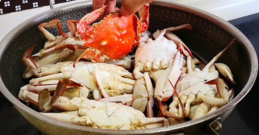 螃蟹怎麼蒸才好吃？飯店大廚親自示范，肉厚膏滿，蟹腳完整沒腥味