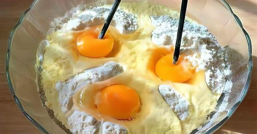 糯米粉里加3個雞蛋，不用水、不油炸，筷子一攪，比蛋糕鬆軟好吃