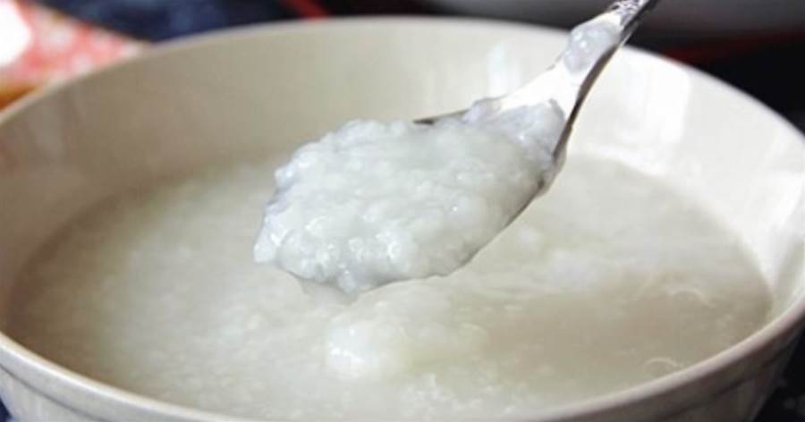 熬煮白粥時，米水比例是多少？掌握3個要點，香濃黏稠比買的好