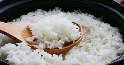 煮米飯時，不要直接加水下鍋，多加這兩樣，米飯香甜軟糯又好吃