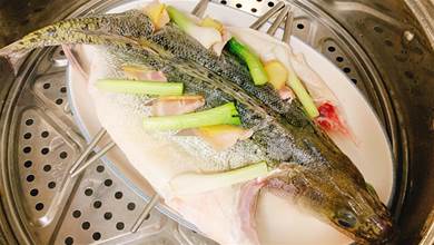老漁民蒸魚秘訣，​比一般蒸魚要鮮香很多，魚肉更鮮嫩多汁