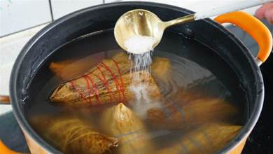 煮粽子，別直接丟入鍋中煮，掌握3個竅門，煮出的粽子軟糯更好吃
