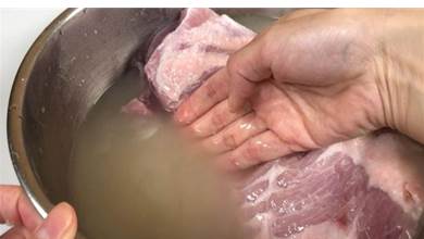 洗豬肉，用冷水、熱水都不對，教你正確做法，干凈又衛生