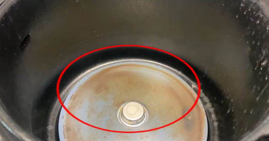 電飯鍋加熱內膽生銹？教你一個土方法，鐵銹就能輕松脫落，真實用