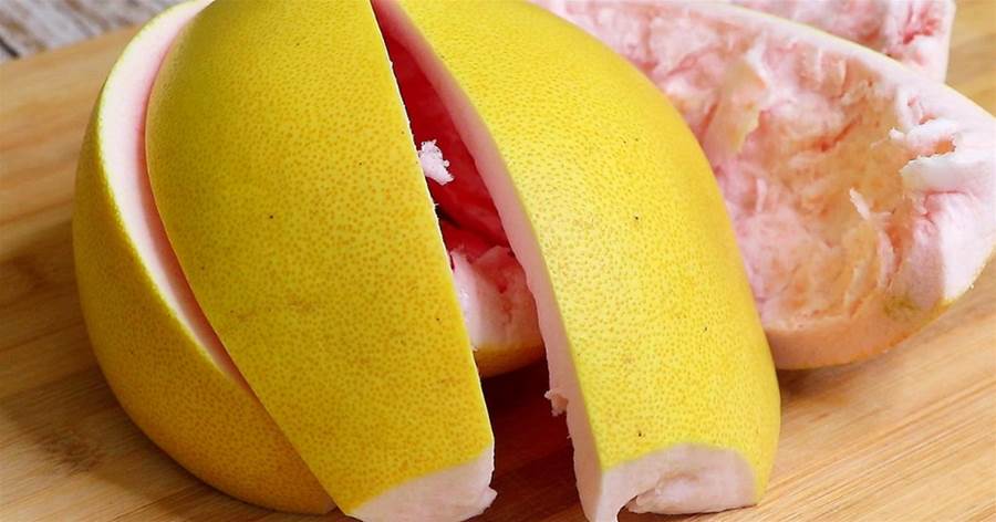 柚子全身都是寶，扒下來的「皮」千萬別扔掉，簡單一做，甜蜜可口，真好吃
