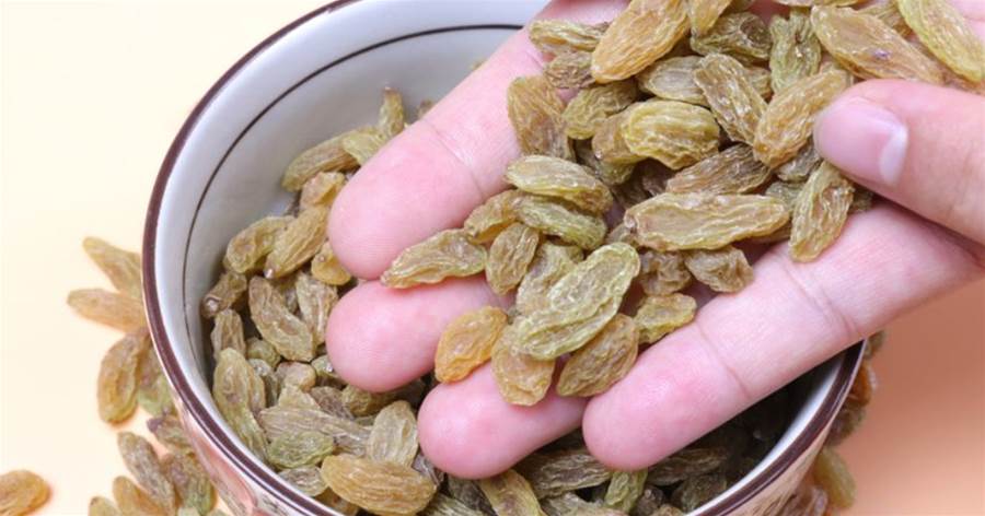 吃葡萄干要清洗嗎？新疆老農告訴你正確吃法，白吃了這麼多年