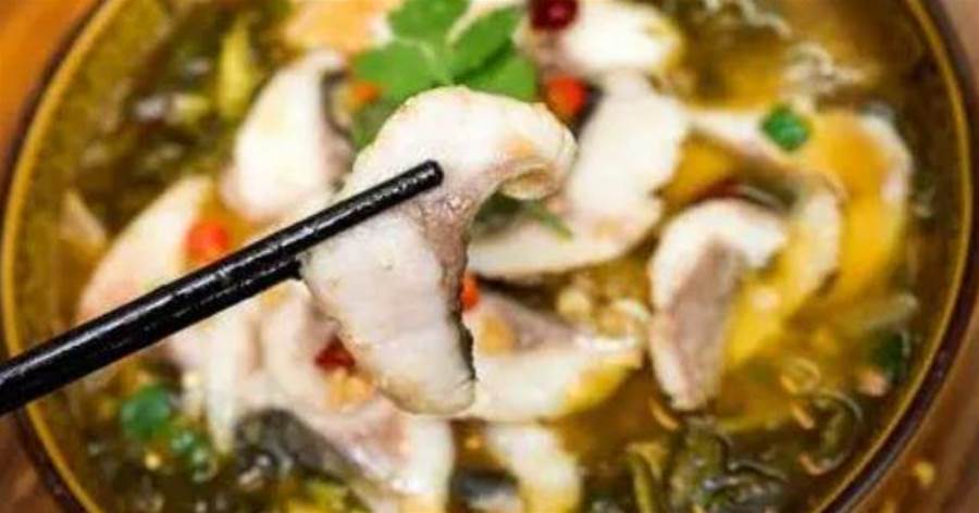 做酸菜魚時，魚片下鍋容易碎？教你2個技巧，魚片不碎還很嫩滑