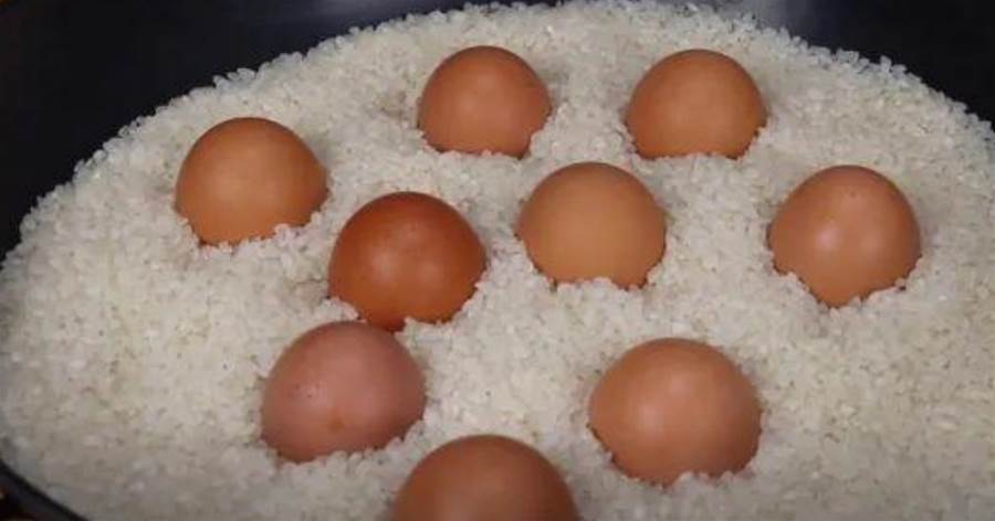 快把家里的雞蛋埋進大米里，好多人不懂有啥用，想不到這麼厲害