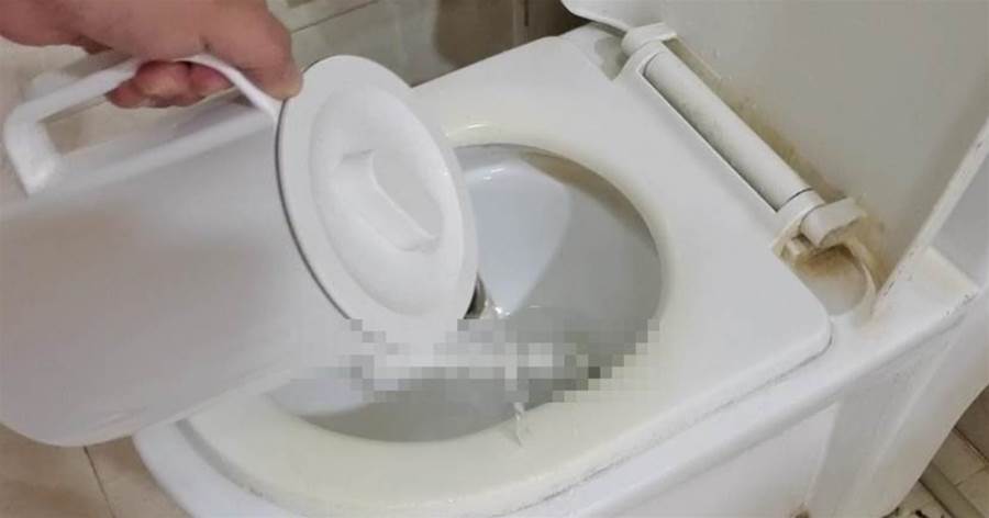 住賓館時，為什麼都要倒一壺開水在馬桶里？看完漲知識，早知早好