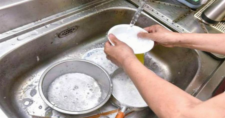 這樣「洗碗」越洗越臟，等于吃「毒」，大多數人都中招了，趕緊改