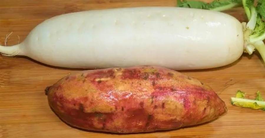 1個紅薯1個白蘿卜 ，30年來頭一次這樣吃，鮮美軟嫩，掀開蓋子真香