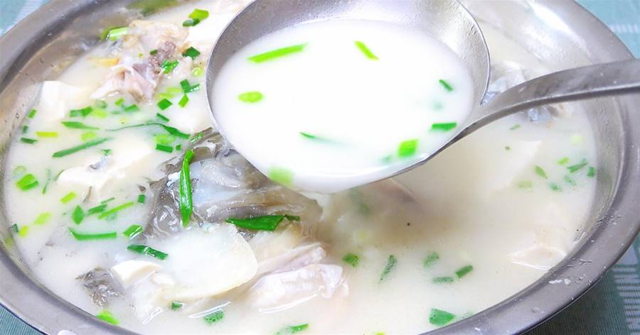 這才是魚頭湯的正確做法，營養好喝無腥味，白如牛奶，全家搶著喝