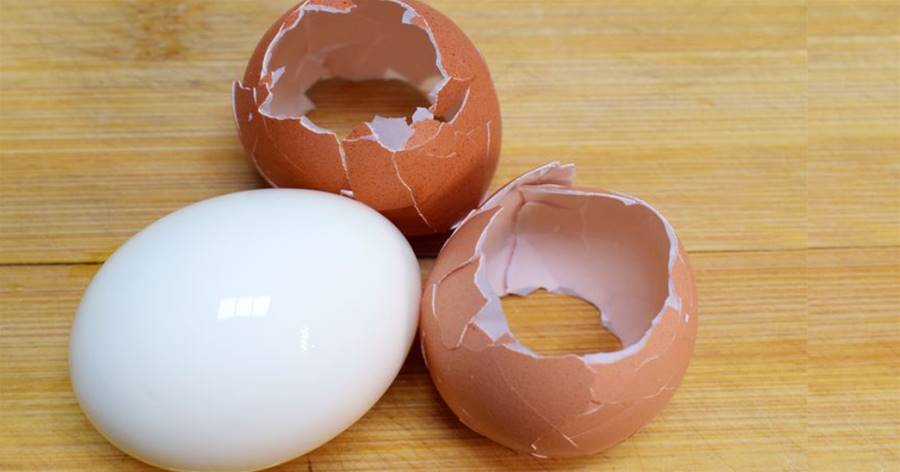 水煮雞蛋不要只用清水，多加1步，蛋殼一碰就掉，蛋黃鮮嫩營養好