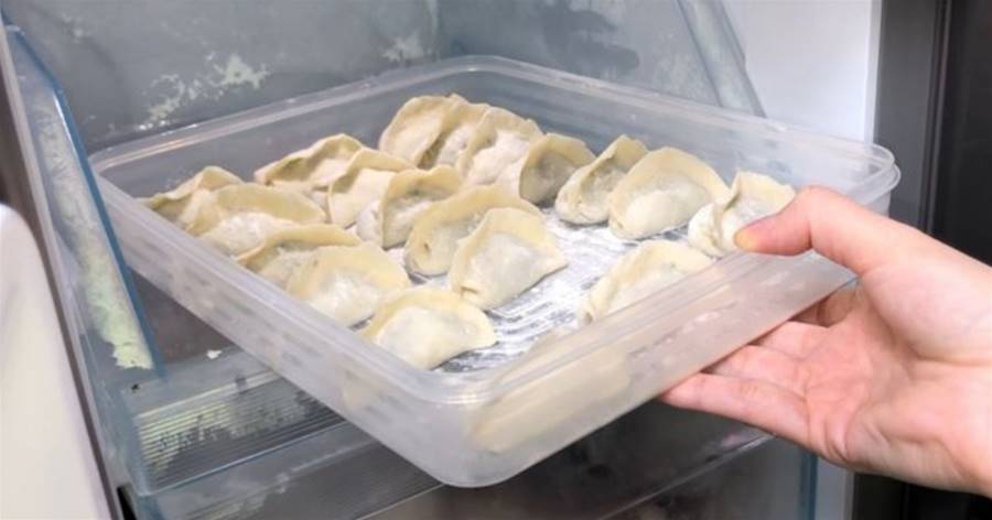 包好的餃子，直接放冰箱就「廢了」!牢記這3招3點，不干裂不破皮
