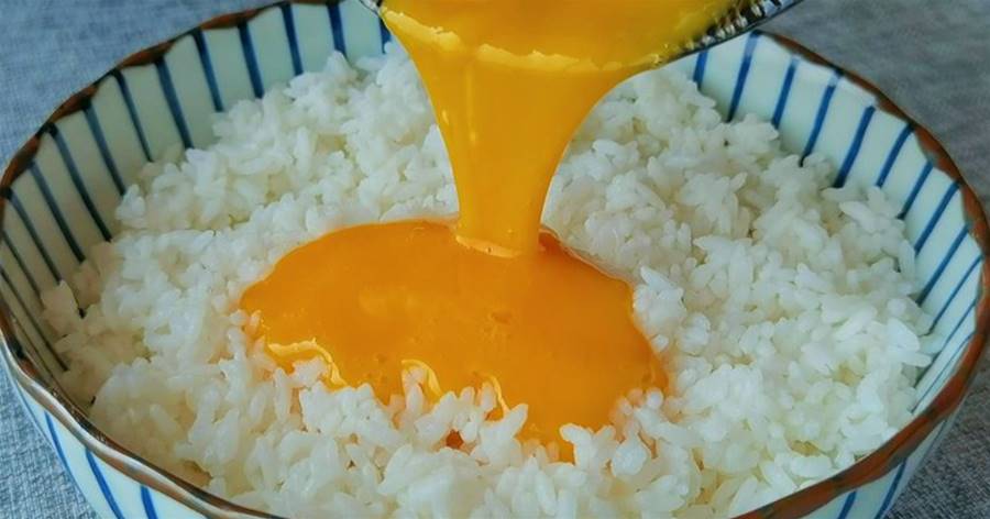 蛋炒飯，先炒米飯還是雞蛋？廚師長教你2招，金黃油亮，粒粒分明
